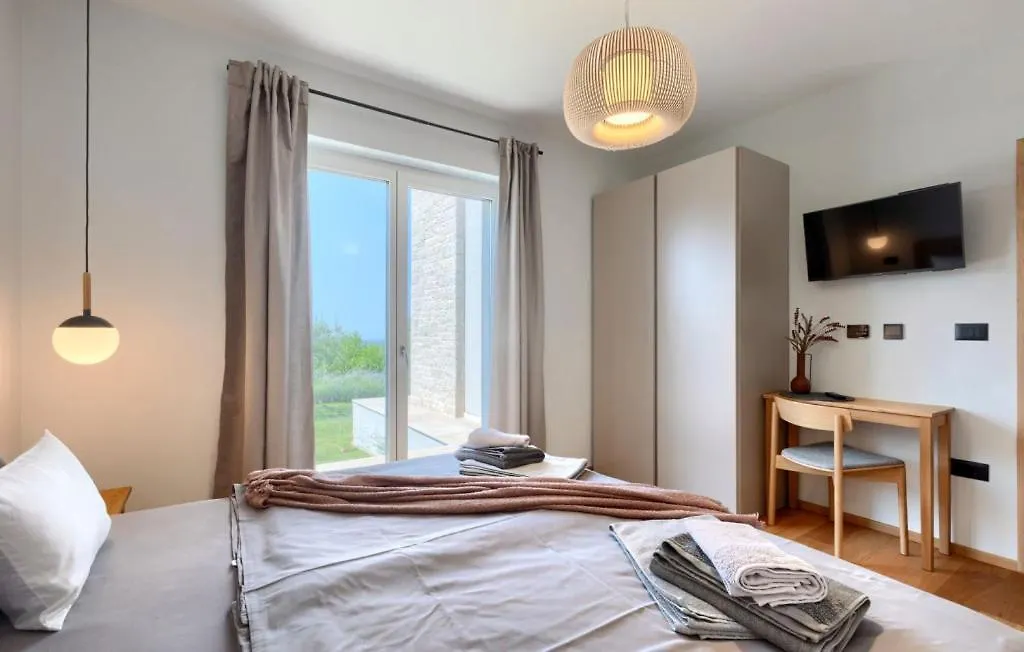 Beautiful Villa Regina With View In Visnjan Markovac 0*,